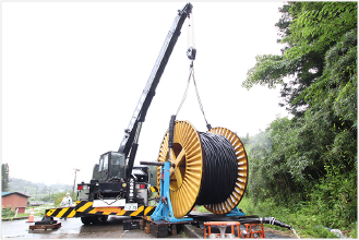 350mあたり4tの重量がある電線を6ｍ以上の高さまで引き上げます。